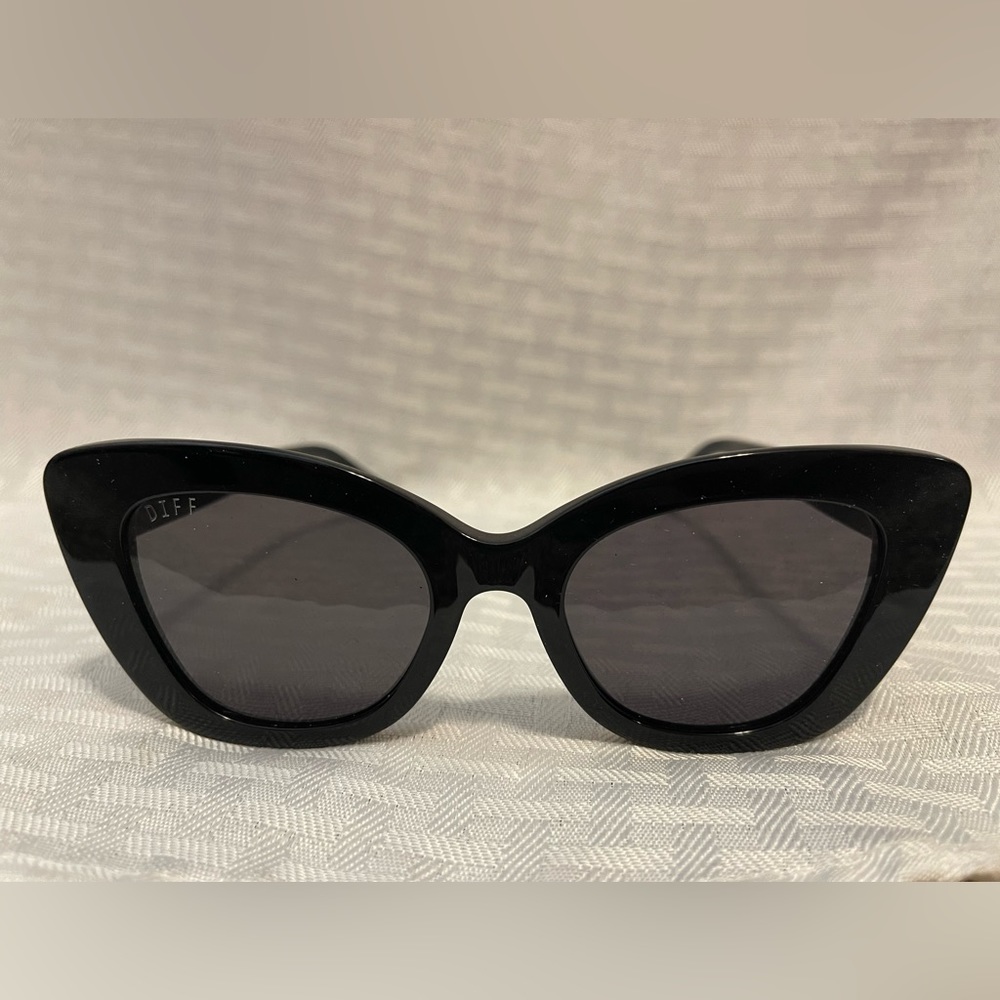 DIFF- Raven Black **never worn**